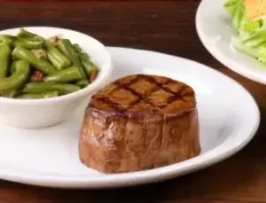 Texas Roadhouse Dallas Filet served with green beans and a fresh side salad in Owensboro.