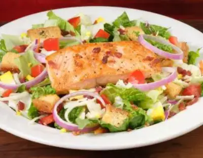 grilled salmon salad